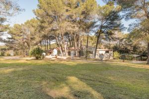 Maisons de vacances Mas Frederi - Maison avec piscine pour 10 : photos des chambres
