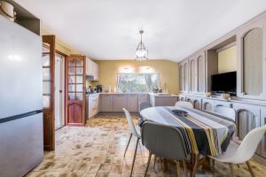 Maisons de vacances Mas Frederi - Maison avec piscine pour 10 : photos des chambres