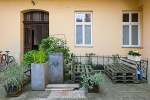 Sekretne gniazdko w tajemniczym ogrodzie