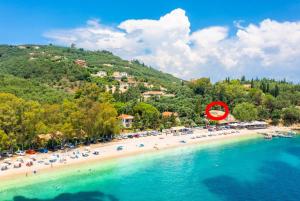 Villa Nikolakis Kerasia, on the beach