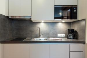  Superior One-Bedroom Apartment with Balcony (4 Adults) room in Falkner Appartement Resort