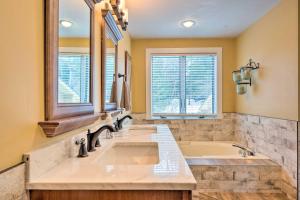 Cozy Home with Sauna Mins to Stowe Mountain Resort