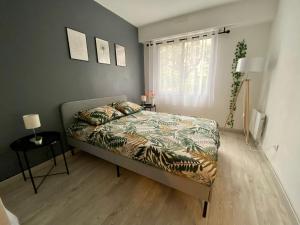 Nice Port , 2BR, 6 Guests, Walk to Beach and Old Town