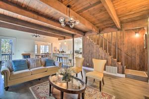 Relaxing Lake Arrowhead Home about 1 Mi to Lake! - 4hvězdičkové hotely ve městě Lake Arrowhead