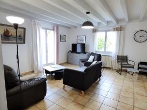 LOREE DE LA PLAGE, 15 pers, Charmante Maison rénovée classée 3 étoiles - Piscine chauffée - Terrain de pétanque - Ping pong à Vieux-Boucau