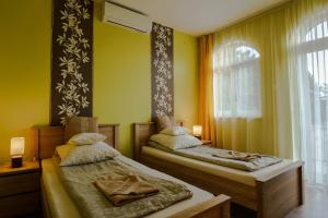 Twin Room with Terrace room in Garden Vendégház Makó