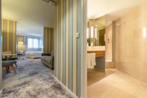 Hotels Holiday Inn Nice - Port St Laurent, an IHG Hotel : photos des chambres