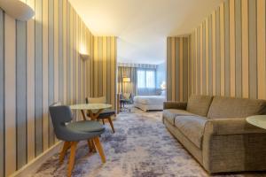 Hotels Holiday Inn Nice - Port St Laurent, an IHG Hotel : photos des chambres