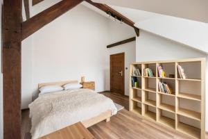 Plac Narutowicza Two-Level Apartment by BookingHost