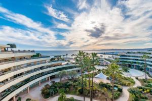 Hotels Holiday Inn Nice - Port St Laurent, an IHG Hotel : photos des chambres