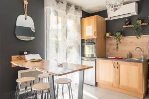 Appartements Romantisme et glamour 2 avec spa , clim et jardin : photos des chambres