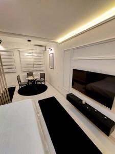 Adors Apartments