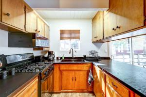 Hike, Fish and Explore California Cabin with Deck!