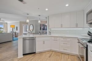 6103 Hampton Place North