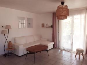 Maisons de vacances Maison ensoleillee de plain-pied ouvert sur un jardin cloture : photos des chambres