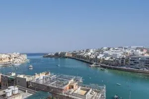 Gorgeous two bedroom sea view in Marsascala - Iż-Żlielaq