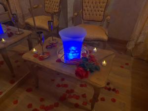 Love hotels Le Clos d'Iris : Suite avec Jacuzzi