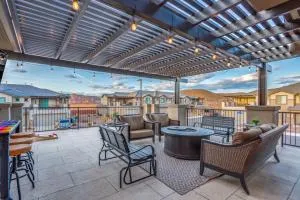 2065 Zion Village XBOX, TWO LIVING ROOMS, LAZY RIVER, SLEEPS 19, X-Box - Leeds