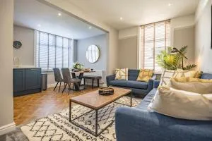 luxury 2 bed apartment, sea view, near the beach. - Llandrillo-yn-Rhôs