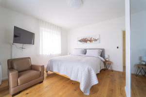 Swiss Blue Residence. Apartment Lake Paradise