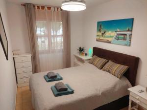 Apartament Casa del Gato Rojo , communal swimming pool , terrace with barbecue
