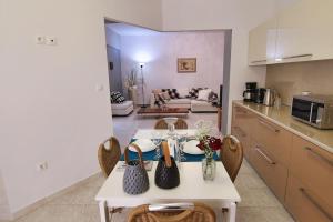 Christos Apt - City Center w Royal Garden View