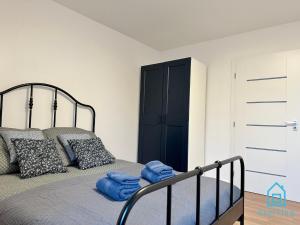 Hel Apartment- Tranquil Retreat, 15 Minutes to the Sea & Gdańsk City Center