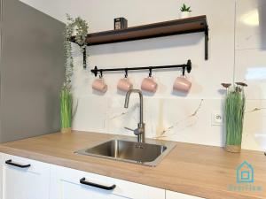 Hel Apartment- Tranquil Retreat, 15 Minutes to the Sea & Gdańsk City Center