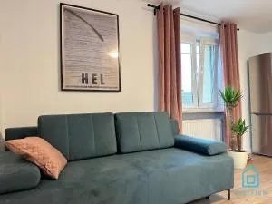 Hel Apartment- Tranquil Retreat, 15 Minutes to the Sea & Gdańsk City Center - 格但斯克普鲁什奇