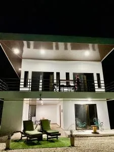 Casa Antema Tamarindo, maison luxe, piscine, jungle, yoga, gym - Hernández