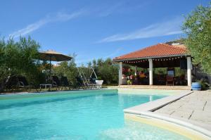 Family friendly apartments with a swimming pool Povljana, Pag - 244