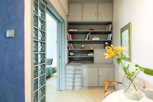 Olympic Mets Apartment