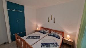 Apartments with parking space Mavarstica, Ciovo - 12435