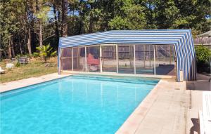 Maisons de vacances Awesome Home In Dolus-dolron With Wifi, Private Swimming Pool And 4 Bedrooms : photos des chambres