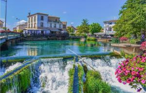 Amazing Home In Robion