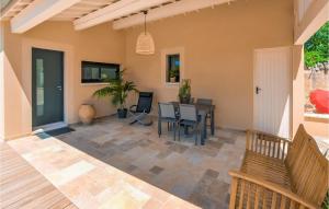 Maisons de vacances 2 Bedroom Gorgeous Home In Robion : photos des chambres