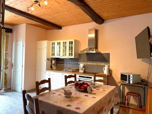 Maisons de vacances Gite Avrilly , 3 pieces, 5 personnes - FR-1-489-328 : photos des chambres