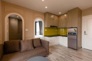 Căn Hộ Có Ban Công (Apartment with Balcony)