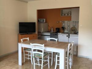 T1 Climatisé au Port de Hyères avec Véranda meublée, proche Plages et Commerces - FR-1-335-186