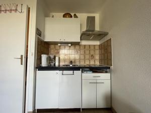 Studio cabine avec loggia vitrée, à 100m de la plage, proche commerces et activités à Sète - FR-1-338-492