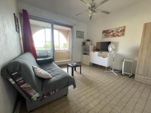 Studio cabine avec loggia vitrée, à 100m de la plage, proche commerces et activités à Sète - FR-1-338-492