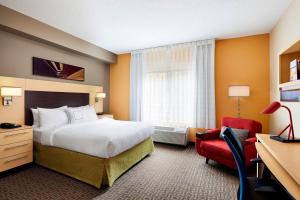 Queen Studio room in TownePlace Suites by Marriott Harrisburg Hershey
