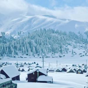 კოტეჯი ბახმაროში WoodenHouse Sunrise