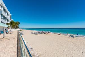 AMAZING 2BR 2BA NEWLY RENO BEACHFRONT APT WBEACH VIEW