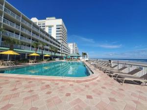 Beautiful one bedroom oceanfront condo