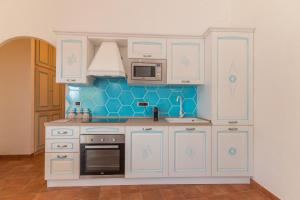 Celeste House With Pool - Happy Rentals