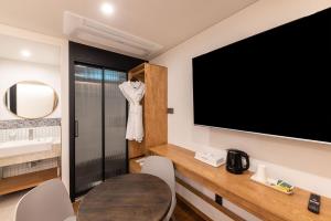 Phòng Đôi Loại Sang (Deluxe Double Room)