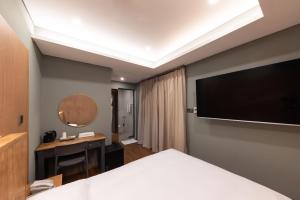 Phòng Giường Đôi Có Sân Hiên (Double Room with Terrace)
