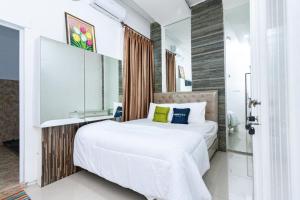 Urbanview Daniela Jambi by RedDoorz