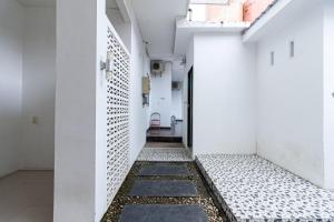 Urbanview Daniela Jambi by RedDoorz